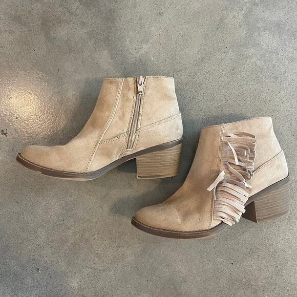 Mossimo Suede leather fringe taupe ankle boots low heel womens size 7.5 - Picture 6 of 11